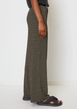 Marc O'Polo Wide Jersey Trousers With An All-over Print Made Of Stretchy Viscose Fabric -Schlichte Eleganz 70a56b7cb7048fcf3c0a8d62a06d9248 scaled