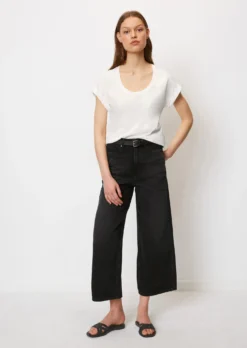 Marc O'Polo T-shirt With Cut-on Sleeves Made Of Lightweight Single Jersey -Schlichte Eleganz 714f1f25fe84273bc143e1047caef59d scaled