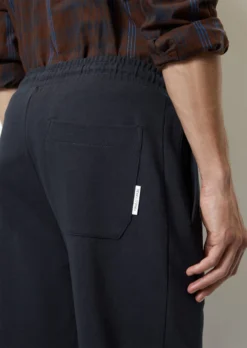 Marc O'Polo Sweatpants Regular With Pleat Seam Made Of Organic Cotton -Schlichte Eleganz 71c8f267ae1b6ec6a7bf8e93c950228b scaled