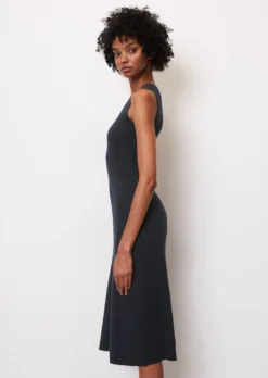 Marc O'Polo Sleeveless Fine Knit Dress In A Fitted Cut Made Of Organic Cotton -Schlichte Eleganz 72df698e84fb1e2c0ea5151633e9084d scaled