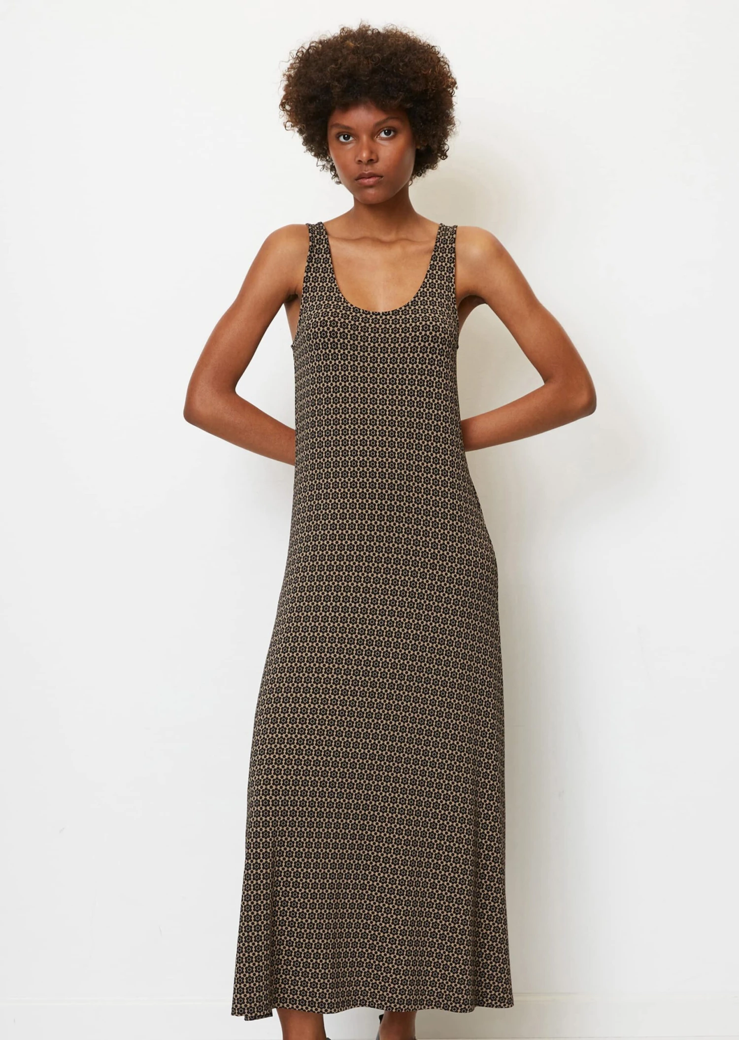 Marc O'Polo Sleeveless Jersey Dress With An All-over Print Made Of Stretchy Viscose Fabric 4 Marc O'Polo Sleeveless Jersey Dress With An All-over Print Made Of Stretchy Viscose Fabric – Bild 4