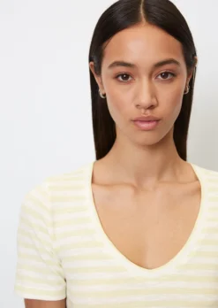 Marc O'Polo Striped V-neck T-shirt In A Regular Fit In Organic Cotton Slub Jersey 13 Marc O'Polo Striped V-neck T-shirt In A Regular Fit In Organic Cotton Slub Jersey -Schlichte Eleganz 738ea482ec604c5706c1a674bdf9849b scaled