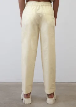 Marc O'Polo Cropped Tracksuit Bottoms In A Relaxed Fit Made Of Organic Cotton/lyocell/poplin -Schlichte Eleganz 74e632e5c5d6f47ff7e514cc94237ffd scaled