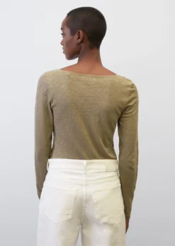 Marc O'Polo Long Sleeve Top With A Bateau Neckline, Regular Fit In Organic Cotton Slub Jersey -Schlichte Eleganz 74eec069af17656377a14231260b5c66 scaled