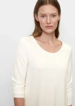 Marc O'Polo Elegant Jersey Long Sleeve Top In A Relaxed Fit From LENZING™ ECOVERO™ -Schlichte Eleganz 75707566115609c92650a9e262e8df09 scaled
