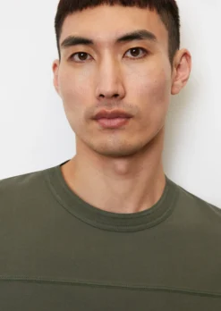 Marc O'Polo T-shirt Relaxed With A Decorative Dividing Seam -Schlichte Eleganz 785d8c3c69eb4266f123f1b78bfdd82f scaled