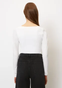 Marc O'Polo Long Sleeve Top In A Regular Fit With A Square Neckline Made Of Stretch Jersey 11 Marc O'Polo Long Sleeve Top In A Regular Fit With A Square Neckline Made Of Stretch Jersey -Schlichte Eleganz 787622f7f1519003034b55b1a77abfaf scaled