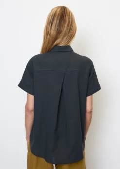 Marc O'Polo Short Sleeve Linen Blouse In An Exciting Mix Of Materials -Schlichte Eleganz 7bbd5674194edb3995d1763fdb5aecf3 scaled