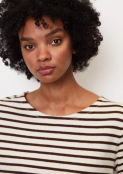 Marc O'Polo Striped Finely Textured Long Sleeve Top In A Regular Fit Made Of Organic Cotton Jersey -Schlichte Eleganz 7cec1492f748985984398619f4ba8449 scaled
