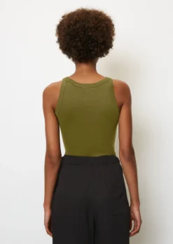 Marc O'Polo Sleeveless Top In A Regular Fit Made Of Organic Cotton Ribbed Jersey -Schlichte Eleganz 7d6086f58b637746857e1ca3f14c7dea scaled