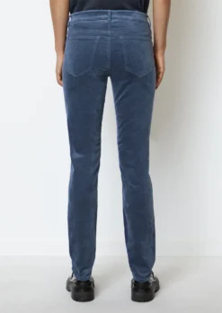 Marc O'Polo LULEA Slim Trousers Made From Stretchy Velvet -Schlichte Eleganz 7e593bb2783d85a435d315c9b45323d4 scaled