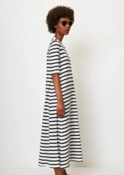 Marc O'Polo Jersey Dress From LENZING™ ECOVERO™ -Schlichte Eleganz 80f7f6d8bdd9fabbeb96fb5261b1f88b scaled
