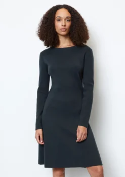 Marc O'Polo DfC Knit Dress Shaped Made From Heavy Organic Cotton -Schlichte Eleganz 81685b43430685c0fdb7faef95d39558 scaled
