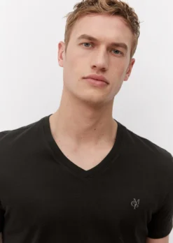 Marc O'Polo V-neck T-shirt In A Regular Fit Made Of Pure Organic Cotton -Schlichte Eleganz 8176404b20366e2433b41855002ece4a scaled