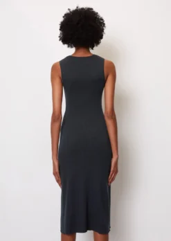 Marc O'Polo Sleeveless Fine Knit Dress In A Fitted Cut Made Of Organic Cotton -Schlichte Eleganz 81aff58d90460943037ea2117165ab3b scaled
