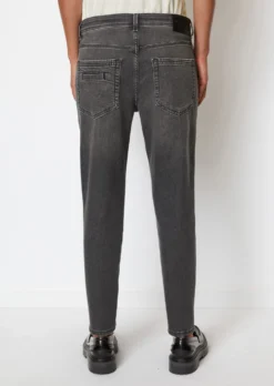 Marc O'Polo THEDA Cropped Boyfriend Trousers Made Of A Stretchy Blend Of Organic Cotton And Lyocell -Schlichte Eleganz 82f8681f6de510dbc08902706c97c5af scaled