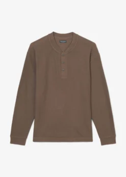 Marc O'Polo Relaxed Long-sleeved Serafino Top Made Of Micro Waffle Textured Jersey -Schlichte Eleganz 8437cdf4b8e16ad0b54296db15b2ff4a scaled