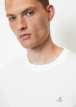 Marc O'Polo Double Pack Of Crew Neck T-shirts In A Regular Fit Made From Pure Organic Cotton 13 Marc O'Polo Double Pack Of Crew Neck T-shirts In A Regular Fit Made From Pure Organic Cotton -Schlichte Eleganz 85a7c5b363e246484a6fb58fd534df9d scaled