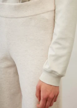 Marc O'Polo Soft, Cropped Knitted Trousers Made Of Stretch Cotton Wool 13 Marc O'Polo Soft, Cropped Knitted Trousers Made Of Stretch Cotton Wool -Schlichte Eleganz 8b6848396bd900647c9ce5347f754439 scaled