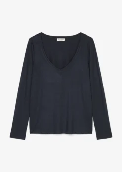 Marc O'Polo V-neck Long Sleeve Top In A Loose Fit From LENZING™ ECOVERO™ -Schlichte Eleganz 8d74a6e16fe5874a66e2fb7bc59a8b6f scaled