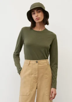 Marc O'Polo Long Sleeve Top With A Round Neckline, Regular Fit Made Of An Organic Cotton And Cupro Blend -Schlichte Eleganz 8d83be36bb6eddae1f350ca0c888e68b scaled