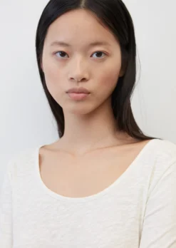 Marc O'Polo Long-sleeved Top With Round Neckline In Organic Cotton Slub Jersey -Schlichte Eleganz 8eca871b01856d9e08efc70de042ce8b scaled