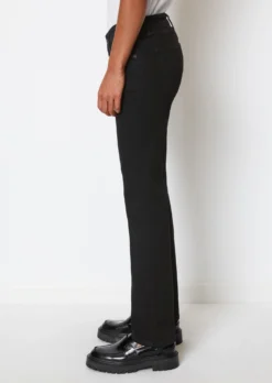 Marc O'Polo ALBY Straight Jeans Made Of A Stretchy Blend Of Organic Cotton And Lyocell -Schlichte Eleganz 8f8a88884201770bb7425afa0c594723 scaled