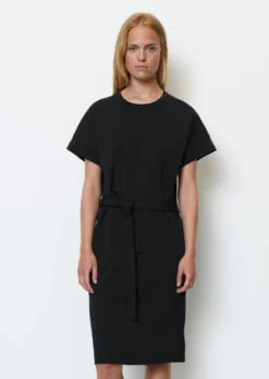 Marc O'Polo Belted T-shirt Dress Made Of Interlock Jersey -Schlichte Eleganz 90ac83a4f8203e77803df008dea4c848 scaled