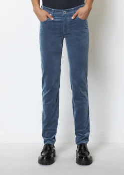Marc O'Polo LULEA Slim Trousers Made From Stretchy Velvet -Schlichte Eleganz 93da125e1786ab1e451b9ce2ffbceacf scaled