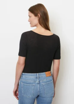 Marc O'Polo Slub Jersey T-shirt, Loose Fit With A Bateau Neckline -Schlichte Eleganz 9a185e6c2735a6a0382be55b43593236 scaled