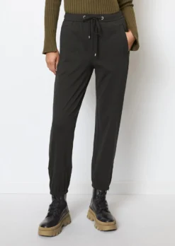 Marc O'Polo Joggpants Loose Made Of Interlock Jersey -Schlichte Eleganz 9a485cba6249659ca1e049143d4354c0 scaled