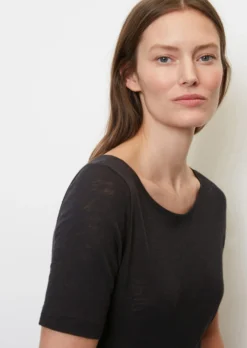 Marc O'Polo Slub Jersey T-shirt, Loose Fit With A Bateau Neckline -Schlichte Eleganz 9b26b46902c8128d079f97708bacb6b7 scaled