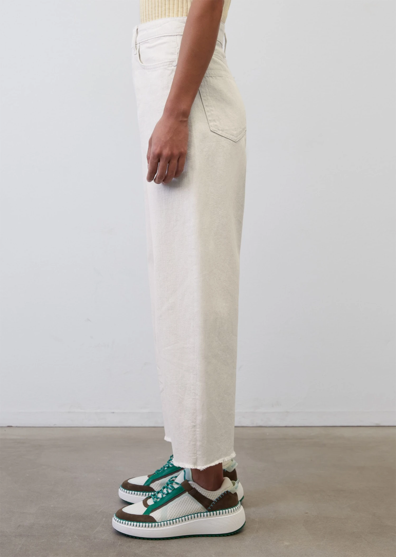 Marc O'Polo FEPPLA Barrel Leg Cropped Jeans Made Of A Natural Organic Cotton And Linen Blend 6 Marc O'Polo FEPPLA Barrel Leg Cropped Jeans Made Of A Natural Organic Cotton And Linen Blend – Bild 6