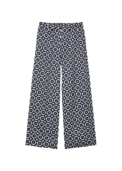 Marc O'Polo Printed Wide Leg Pants Made From Viscose Twill -Schlichte Eleganz 9c1b25f33d9aaa57c10ac2177756675b scaled