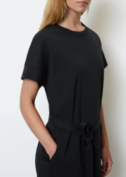 Marc O'Polo Belted T-shirt Dress Made Of Interlock Jersey -Schlichte Eleganz 9ca7903aab255c655fbc9aba3c0f1085 scaled