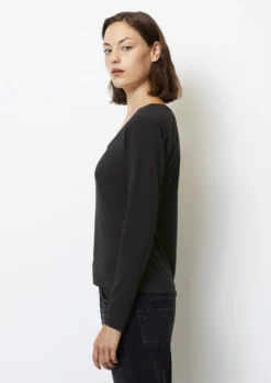 Marc O'Polo Longsleeve With Square Neckline Regular Made From OCS Blended TENCEL™ Lyocell -Schlichte Eleganz 9d232d90eb51acfa7e27186a39c91610 scaled