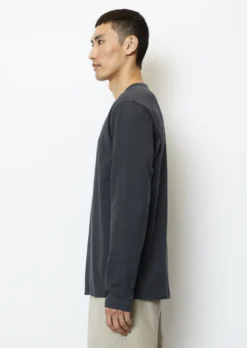 Marc O'Polo Logo Longsleeve Regular In Heavy Jersey Fabric -Schlichte Eleganz 9e29d8d569f32f58f119a802f6a11435 scaled