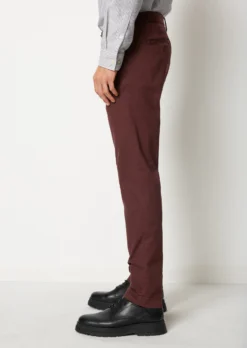 Marc O'Polo STIG Shaped Chinos In Dobby Fabric -Schlichte Eleganz 9ecbff2735aecbc9b056f04163634744 scaled