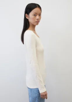 Marc O'Polo Long-sleeved Top With Round Neckline In Organic Cotton Slub Jersey -Schlichte Eleganz 9f30aabe1bf760907138418884fdb852 scaled
