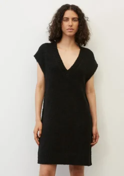 Marc O'Polo Knitted V-neck Dress Made Of Ribbon Yarn -Schlichte Eleganz a05e9a5dc449eb03157b4a23e563ea23 scaled
