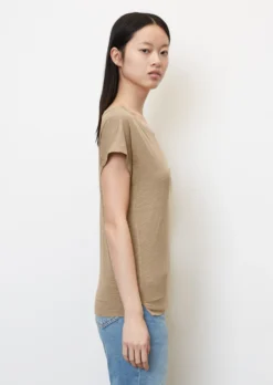 Marc O'Polo T-shirt With A Breast Pocket, Loose Fit Made Of A Cotton/viscose Blend -Schlichte Eleganz a1c20bc7e2c3f1a5c1d22f2b2f642dea scaled