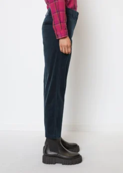 Marc O'Polo Corduroy Pants Tapered In O-shape -Schlichte Eleganz a20546b6cb657823b4458dc4dff266ff scaled