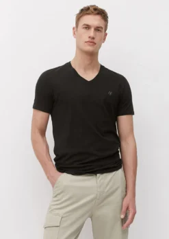 Marc O'Polo V-neck T-shirt In A Regular Fit Made Of Pure Organic Cotton -Schlichte Eleganz a3f3d4c5b753c85df370d70085aa11bf scaled