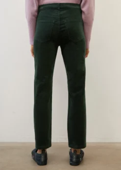 Marc O'Polo LINDE Trousers In A Straight, Cropped Cut With A High Waist Made Of Stretch Cotton Velvet -Schlichte Eleganz a574ab5e6a8a9ff74f548719eb2c3e2a scaled