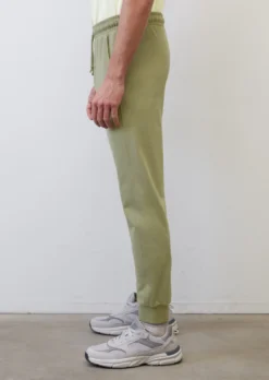 Marc O'Polo Tracksuit Bottoms In A Regular Fit Made From Pure Organic Cotton -Schlichte Eleganz a5e89019391d12cda856cbb2344d9441 scaled