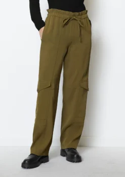 Marc O'Polo Utility Trousers Relaxed Made From A Flowing Viscose Mix -Schlichte Eleganz a6915a58141276bfaeaba288a423cbb5 scaled