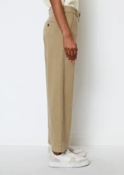 Marc O'Polo Chino Style Straight Fit Pants Made From Organic Cotton Stretch Twill -Schlichte Eleganz a78337c246f865973eed08edd18085a4 scaled