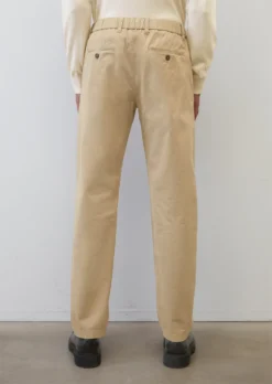 Marc O'Polo Chino - Model OSBY Jogger Pleats Made From High-quality Organic Cotton Mix -Schlichte Eleganz a7b89f10ade3d12b1924177a82cff5df scaled