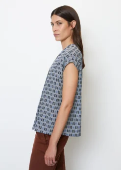 Marc O'Polo Sleeveless V-neck Blouse In A Regular Fit Made From A Soft Organic Cotton/viscose Blend -Schlichte Eleganz aba359b35c6c905c1e602e31f0f8901b scaled