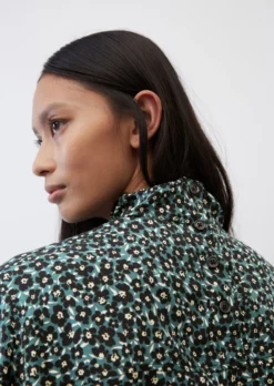 Marc O'Polo Long Sleeve Blouse With An All-over Print And A Stand-up Collar From LENZING™ ECOVERO™ -Schlichte Eleganz ac1983b82a00754a3b8b2ceedfe9d87c scaled